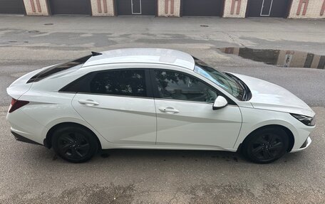 Hyundai Elantra, 2021 год, 2 350 000 рублей, 2 фотография