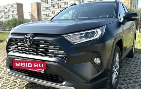 Toyota RAV4, 2021 год, 5 000 000 рублей, 2 фотография