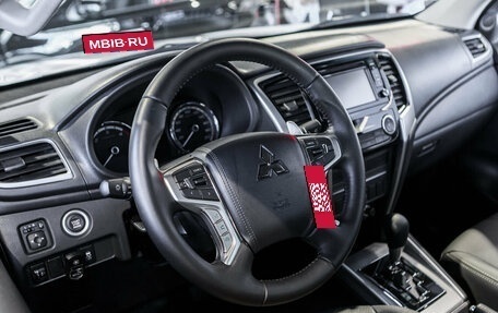 Mitsubishi L200 IV рестайлинг, 2023 год, 5 400 000 рублей, 10 фотография