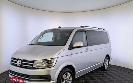 Volkswagen Multivan T6 рестайлинг, 2018 год, 3 950 000 рублей, 1 фотография