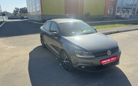 Volkswagen Jetta VI, 2013 год, 750 000 рублей, 2 фотография