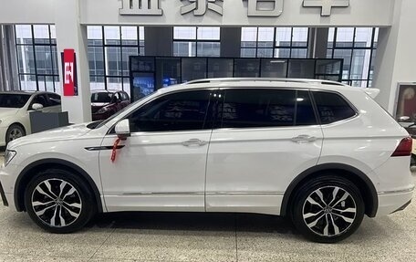 Volkswagen Tiguan II, 2021 год, 2 367 666 рублей, 2 фотография