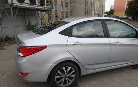 Hyundai Solaris II рестайлинг, 2015 год, 1 300 000 рублей, 19 фотография