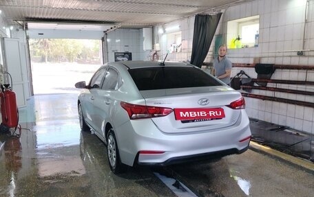 Hyundai Solaris II рестайлинг, 2018 год, 1 750 000 рублей, 4 фотография