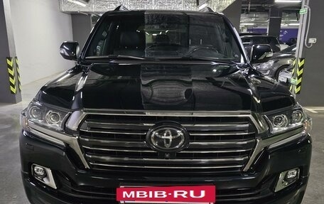 Toyota Land Cruiser 200, 2018 год, 7 750 000 рублей, 2 фотография