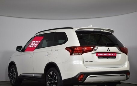 Mitsubishi Outlander III рестайлинг 3, 2022 год, 3 750 000 рублей, 6 фотография