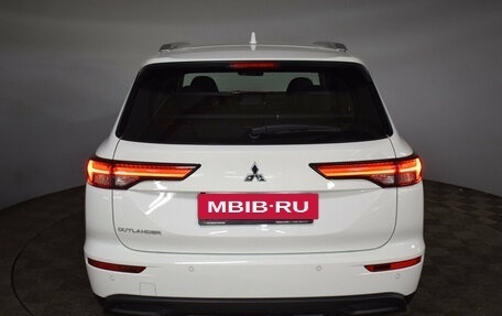 Mitsubishi Outlander, 2022 год, 4 490 000 рублей, 16 фотография