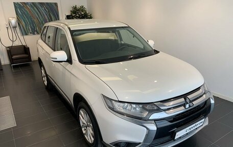 Mitsubishi Outlander III рестайлинг 3, 2016 год, 1 499 000 рублей, 5 фотография