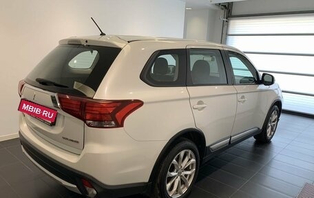 Mitsubishi Outlander III рестайлинг 3, 2016 год, 1 499 000 рублей, 4 фотография