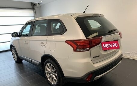 Mitsubishi Outlander III рестайлинг 3, 2016 год, 1 499 000 рублей, 2 фотография