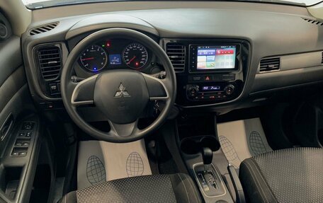 Mitsubishi Outlander III рестайлинг 3, 2016 год, 1 499 000 рублей, 9 фотография