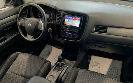 Mitsubishi Outlander III рестайлинг 3, 2016 год, 1 499 000 рублей, 10 фотография