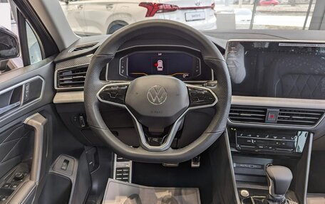 Volkswagen Tiguan II, 2023 год, 5 900 000 рублей, 9 фотография