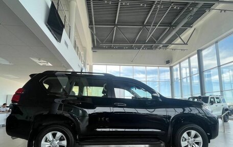 Toyota Land Cruiser Prado 150 рестайлинг 2, 2023 год, 7 200 000 рублей, 4 фотография