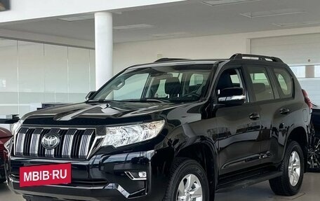 Toyota Land Cruiser Prado 150 рестайлинг 2, 2023 год, 7 200 000 рублей, 2 фотография