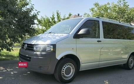 Volkswagen Caravelle T5, 2012 год, 3 000 000 рублей, 2 фотография