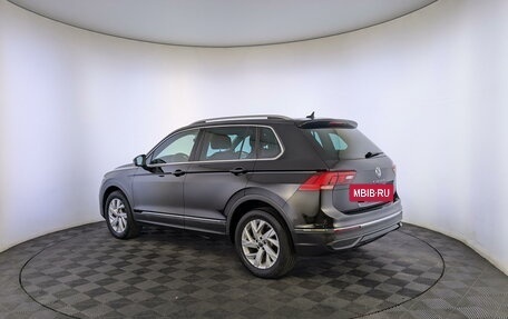 Volkswagen Tiguan II, 2021 год, 2 940 000 рублей, 7 фотография