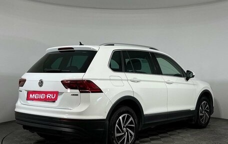 Volkswagen Tiguan II, 2018 год, 2 397 000 рублей, 5 фотография