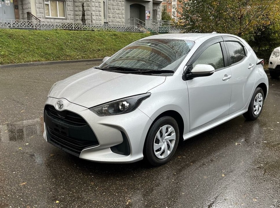 Toyota Yaris III рестайлинг 2, 2023 год, 300 000 рублей, 5 фотография