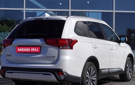 Mitsubishi Outlander III рестайлинг 3, 2019 год, 2 295 000 рублей, 5 фотография