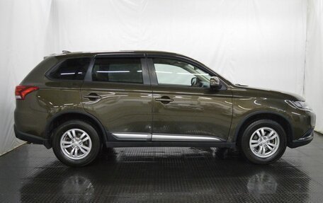 Mitsubishi Outlander III рестайлинг 3, 2018 год, 2 250 000 рублей, 4 фотография