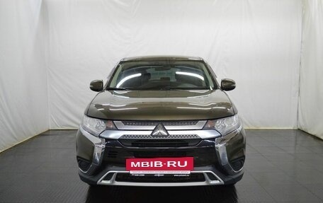 Mitsubishi Outlander III рестайлинг 3, 2018 год, 2 250 000 рублей, 2 фотография