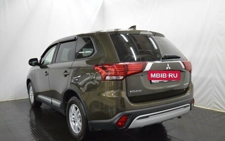 Mitsubishi Outlander III рестайлинг 3, 2018 год, 2 250 000 рублей, 7 фотография