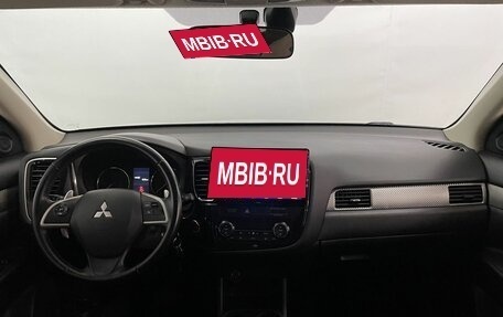 Mitsubishi Outlander III рестайлинг 3, 2014 год, 1 650 000 рублей, 9 фотография