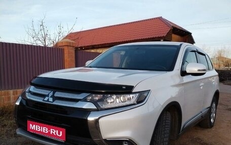 Mitsubishi Outlander III рестайлинг 3, 2015 год, 1 950 000 рублей, 2 фотография