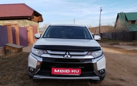 Mitsubishi Outlander III рестайлинг 3, 2015 год, 1 950 000 рублей, 3 фотография