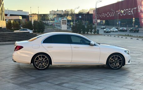 Mercedes-Benz E-Класс, 2017 год, 3 890 000 рублей, 4 фотография