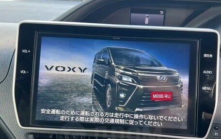 Toyota Voxy III, 2017 год, 2 950 000 рублей, 8 фотография