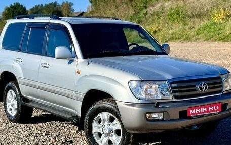 Toyota Land Cruiser 100 рестайлинг 2, 2006 год, 2 700 000 рублей, 13 фотография