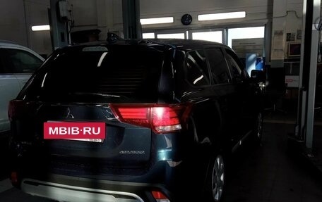 Mitsubishi Outlander III рестайлинг 3, 2018 год, 2 040 000 рублей, 3 фотография