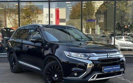 Mitsubishi Outlander III рестайлинг 3, 2018 год, 2 345 000 рублей, 3 фотография