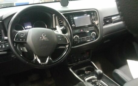 Mitsubishi Outlander III рестайлинг 3, 2017 год, 2 310 000 рублей, 4 фотография