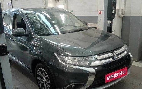 Mitsubishi Outlander III рестайлинг 3, 2017 год, 2 310 000 рублей, 2 фотография