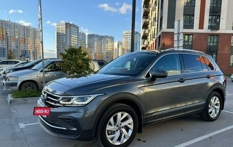 Volkswagen Tiguan II, 2021 год, 3 350 000 рублей, 4 фотография