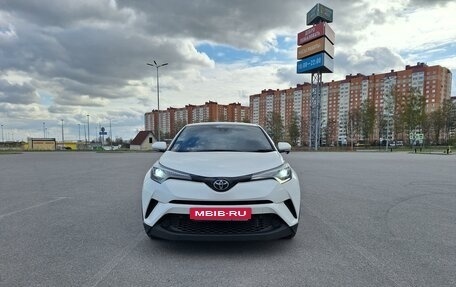 Toyota C-HR I рестайлинг, 2018 год, 1 850 000 рублей, 8 фотография