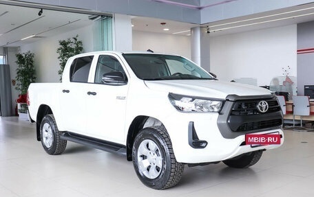 Toyota Hilux VIII, 2023 год, 5 990 000 рублей, 3 фотография