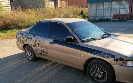 Mitsubishi Mirage VI рестайлинг, 2000 год, 135 000 рублей, 2 фотография