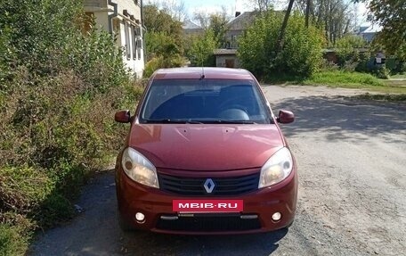 Renault Sandero I, 2013 год, 815 000 рублей, 2 фотография