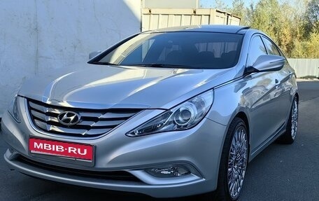 Hyundai Sonata VI, 2011 год, 1 550 000 рублей, 1 фотография