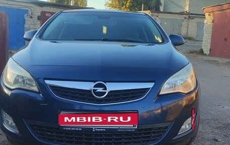 Opel Astra J, 2010 год, 800 000 рублей, 3 фотография