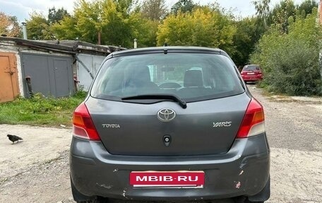 Toyota Yaris III рестайлинг, 2009 год, 550 000 рублей, 3 фотография