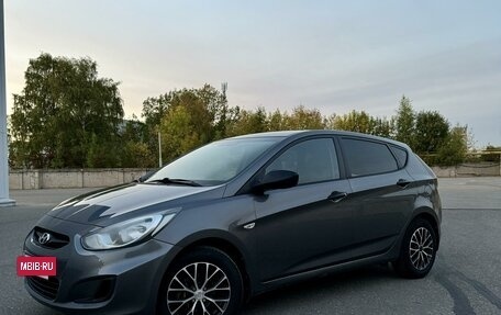 Hyundai Solaris II рестайлинг, 2013 год, 790 000 рублей, 2 фотография