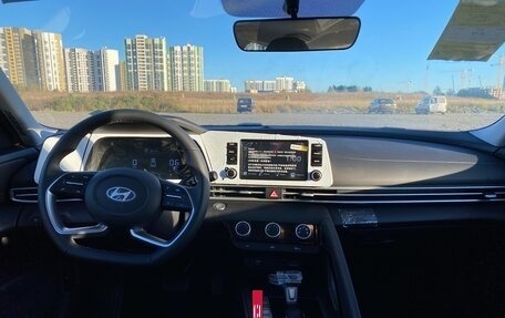 Hyundai Elantra, 2023 год, 2 400 000 рублей, 4 фотография