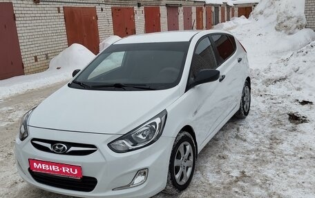 Hyundai Solaris II рестайлинг, 2011 год, 850 000 рублей, 1 фотография