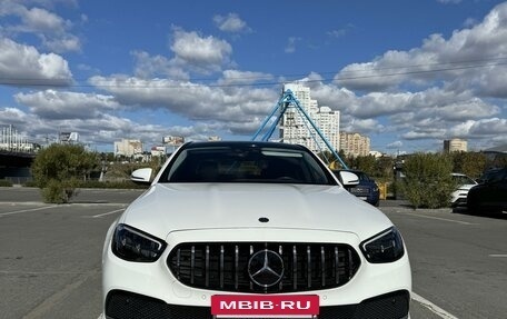 Mercedes-Benz E-Класс, 2020 год, 4 980 000 рублей, 2 фотография