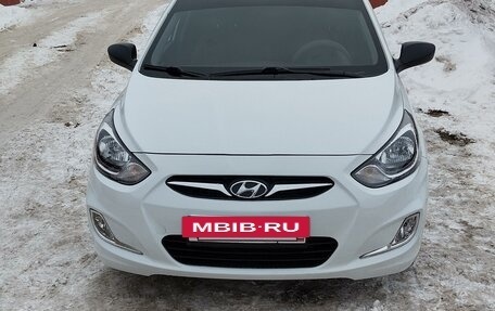 Hyundai Solaris II рестайлинг, 2011 год, 850 000 рублей, 3 фотография